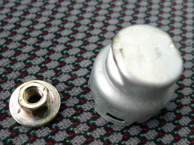 2012-09-26 002 Peugeot 306 - Dachantenne - Schraube und Abdeckkappe_a.jpg (178.62 KiB) 1488 mal betrachtet 2012-09-26 002 Peugeot 306 - Dachantenne - Schraube und Abdeckkappe_a.jpg