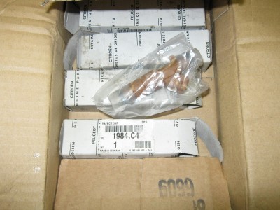 Einspritzdüsen.JPG (128.43 KiB) 2031 mal betrachtet Einspritzdüsen.JPG