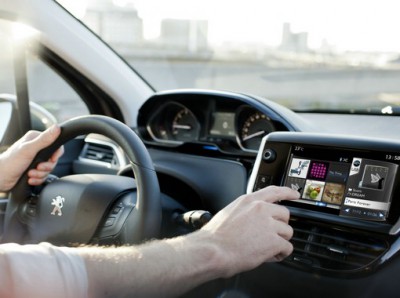 Peugeot-208-Touchscreen.jpg (42.93 KiB) 8635 mal betrachtet Peugeot-208-Touchscreen.jpg